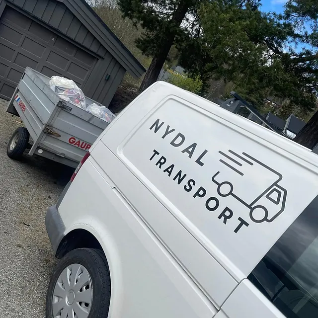 Varebil fra Nydal Transport